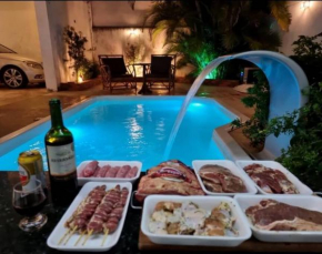 LINDA CASA COM PISCINA EM PICARRAS SC e VISTA PARA O MAR